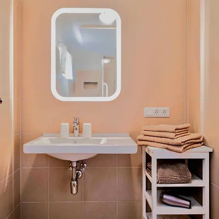 Tatil Evi 1modernes In Kaernten Am Millstaetter See, 85m2, Grill, 2 Baeder, Ideal Fuer Familien Und Paare